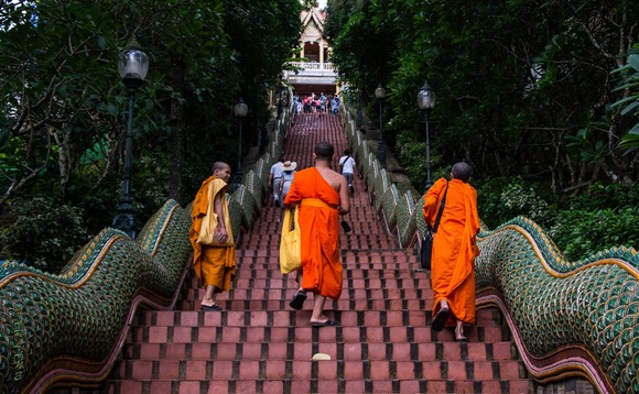 thailand-temple-monks