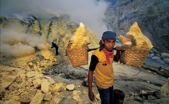 indonesia-mine-worker