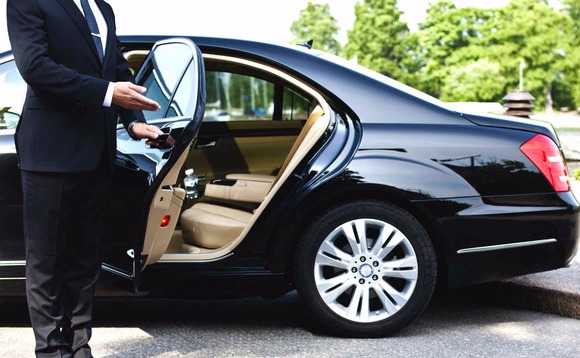 chauffeur-open-door-1 chauffeur-open-door-1