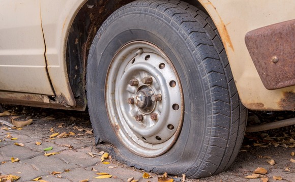 car-flat-tire car-flat-tire