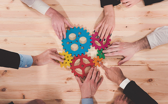 hands-table-gears