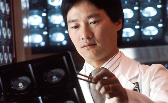 doctor-xray-cancer-hospital doctor-xray-cancer-hospital