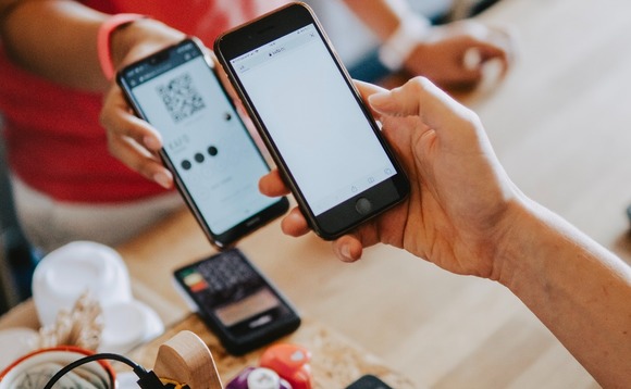 mobile-qr-payment-phone-4 mobile-qr-payment-phone-4