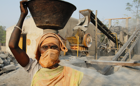 mining-mine-pollution-woman mining-mine-pollution-woman