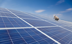 solar-panel-worker-installing-22674748