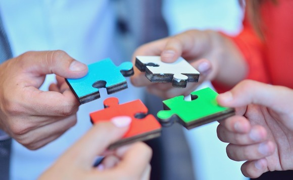 collaborate-jigsaw-teamwork-synergy
