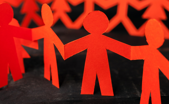 team-paper-doll-people-holding team-paper-doll-people-holding