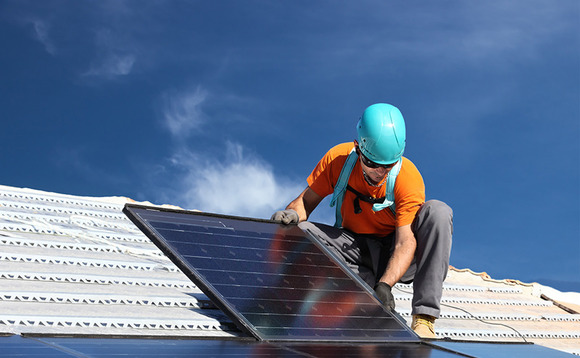solar-panel-roof-worker solar-panel-roof-worker