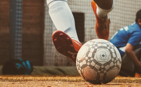 football-footballer-kick football-footballer-kick