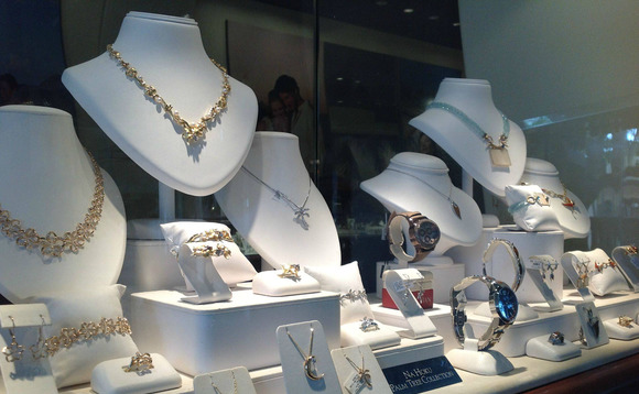 jewelry-store-display jewelry-store-display