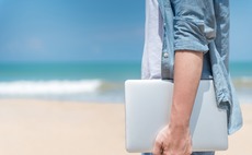 nomad-work-remote-laptop-beach