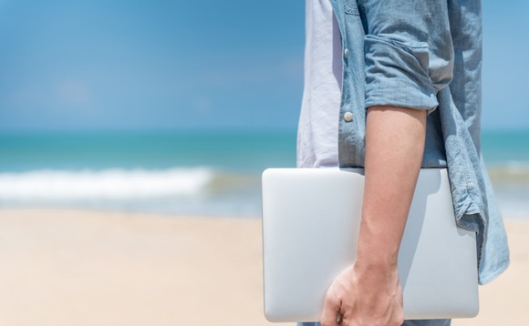 nomad-work-remote-laptop-beach nomad-work-remote-laptop-beach