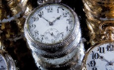 time-perpetual-permanent-distort-clock-watch